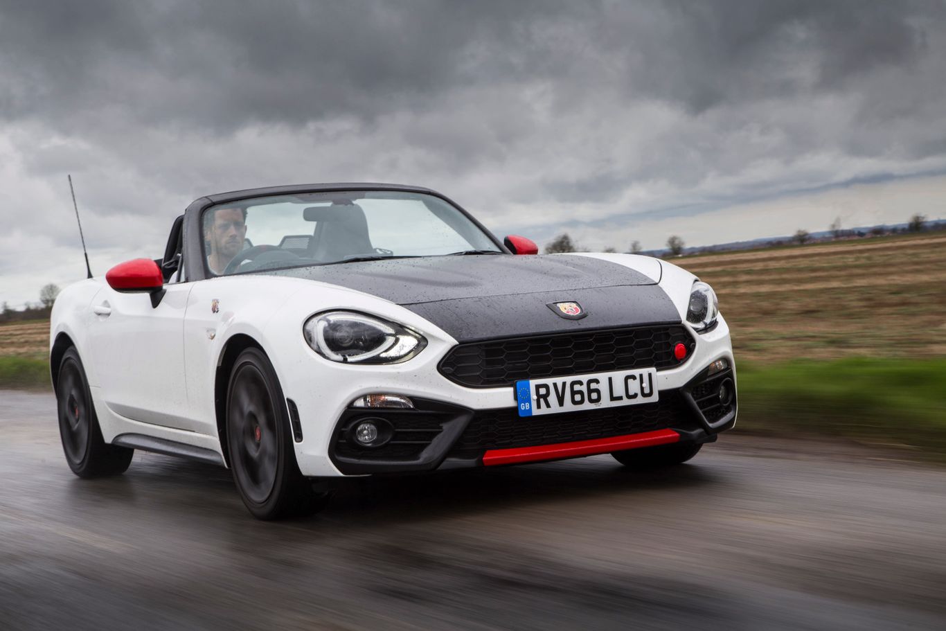 Abarth 124 Spider: Защо най-добрата MX-5 не е Mazda